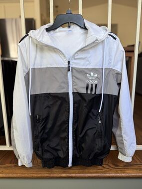 Adidas Women’s Windbreaker Jacket Size S/M EUC